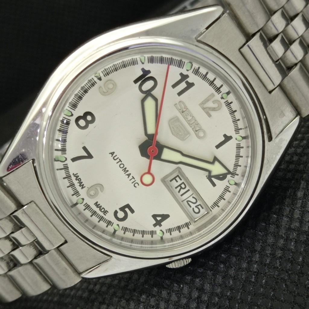 

Б/У винтажные мужские часы SEIKO 5 AUTO 7S26B из Японии D/D белого цвета 594a-a311643-2 SKU594a-a311643