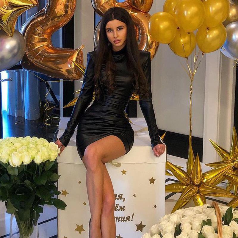 Europejska i Amerykańska Damska Zimowa Wyszczuplająca Plisowana Sukienka Bodycon z Długim Rękawem