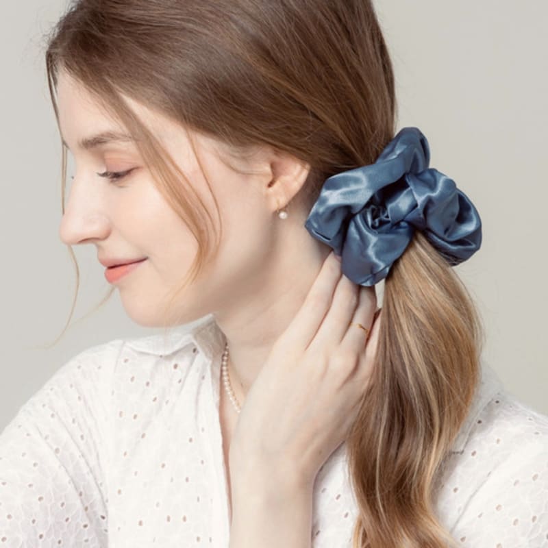 LILYKORI Silk Soft Scrunchie (Blue)