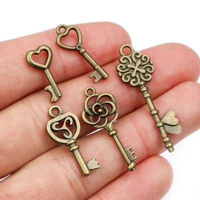 40pz Ciondoli Chiave Pendenti Bronzo Antico Placcato Metallo Retro Cuore Lento Chiavi Ciondolo Accessori per la Creazione di Gioielli Fai da Te Collana