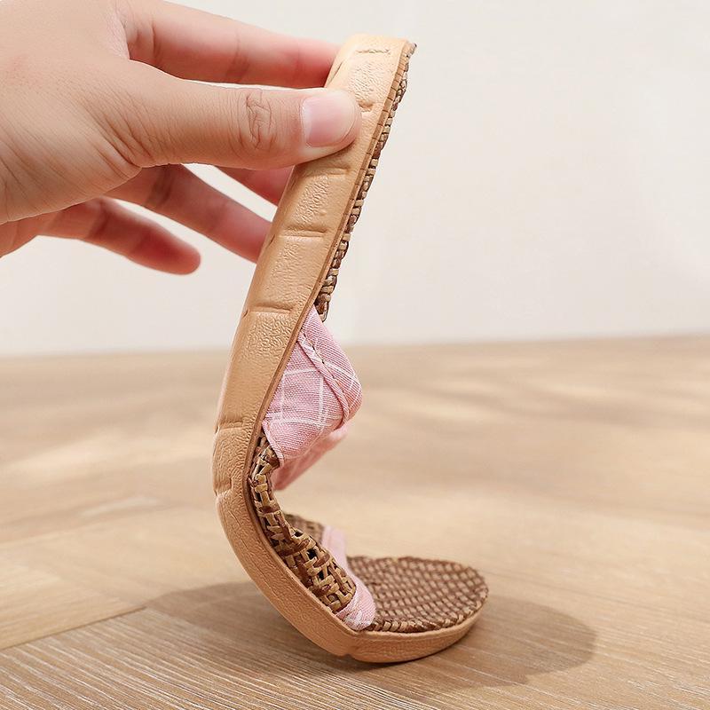 Breathable Rattan Slippers for Couples, All-Season Indoor Wear, Women's Woven Bamboo-Linen, Wooden Floor Friendly.