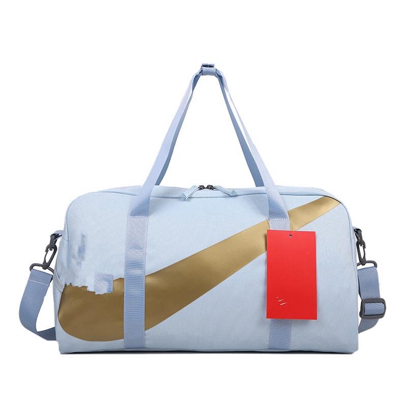 

Унисекс, вместительная дорожная сумка с отделением для влажной и сухой одежды — идеально подходит для коротких поездок, занятий фитнесом, тренировок и в качестве переносной сумки-мессенджера