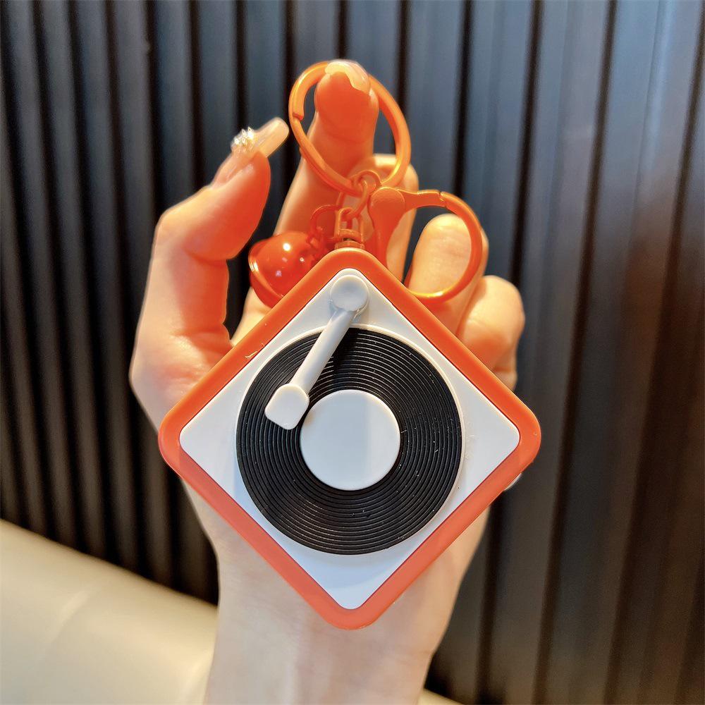 

Брелок в виде ретро проигрывателя: Подвеска-музыкальная шкатулка с записью для пар