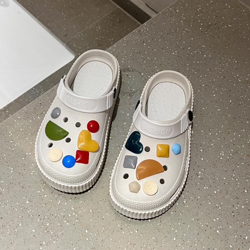 Soft-soled stepping on shit feels ins cute cartoon hole shoes women's summer wear new thick-soled non-slip beach