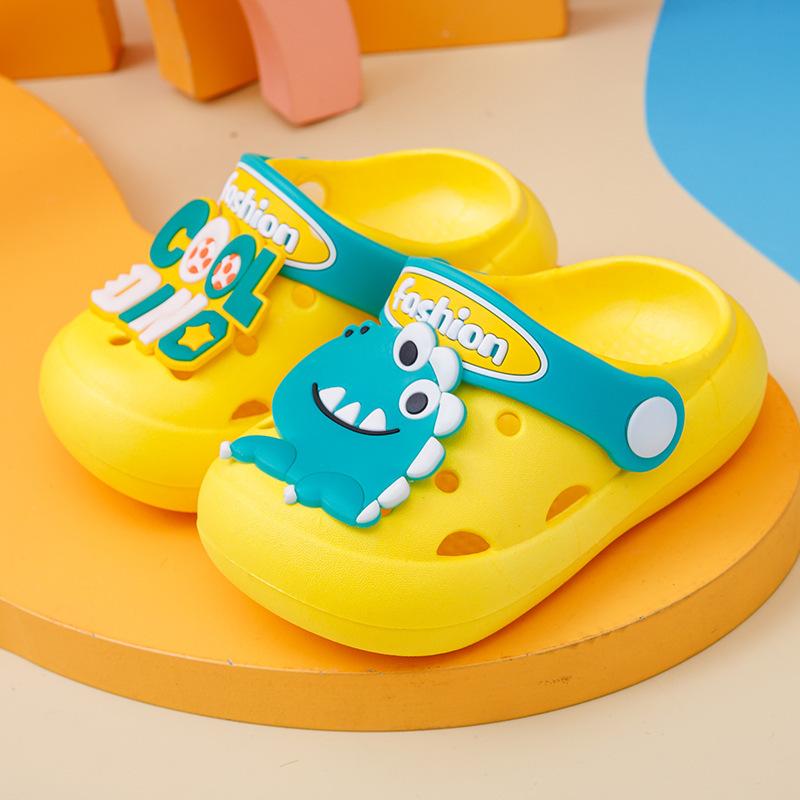 Non-slip sole children's slippers, breathable cartoon clogs, waterproof hole shoes for boys and girls, indoor summer wear