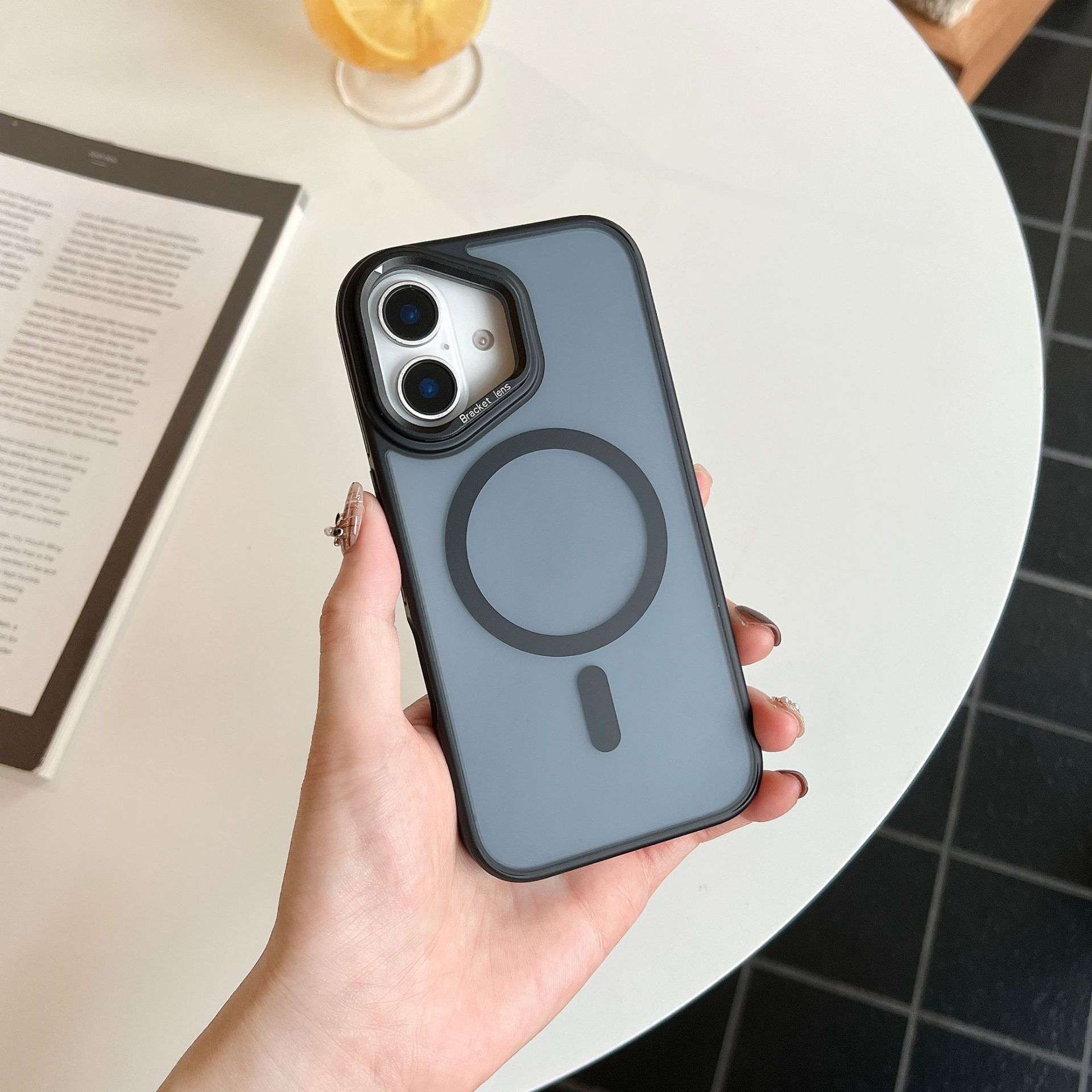 

Applicable to Apple iPhone16 two-color Phantom skin-sensitive magnetic suction bracket, mobile phone case, hardware button anti-drop protective cover iPhone 11 чёрный