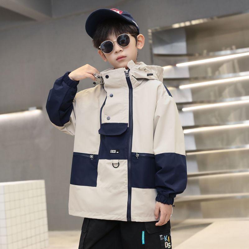 Giacca a vento splicing per bambini Primavera e Autunno Giacca sottile stile occidentale casual con cappuccio per bambini grandi Ragazzi