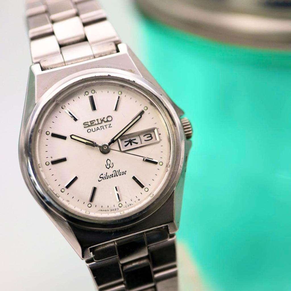 [USED] SEIKO Silver Wave Date Silver Women's Watch 889
