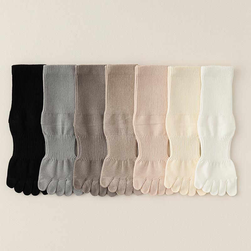 Female Spring and Autumn Leisure All Match Pure Color 10A Antibacterial Deodorant Perspiration Long Five Finger Socks