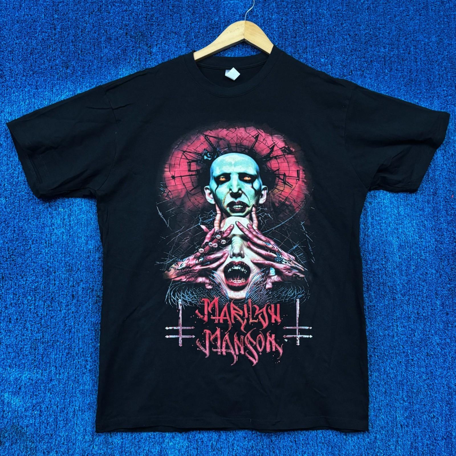 Графическая футболка Marilyn Manson с его именем, размер L S