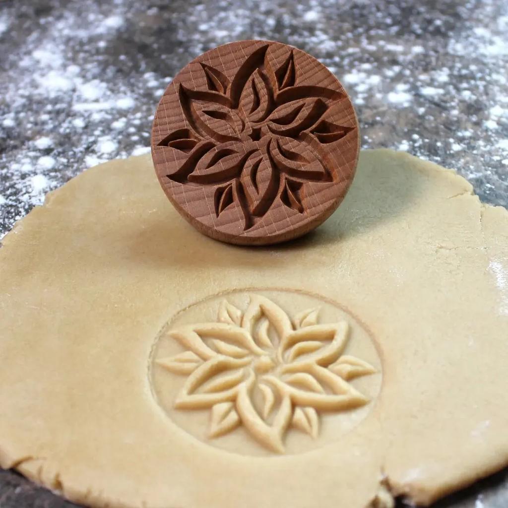 Holz Ausstechform Ausstecher Kekse Stempel Niedlicher Tannenzapfen Blume 3D Kuchen Prägeform Lebkuchen Gebäck- und Backzubehör
