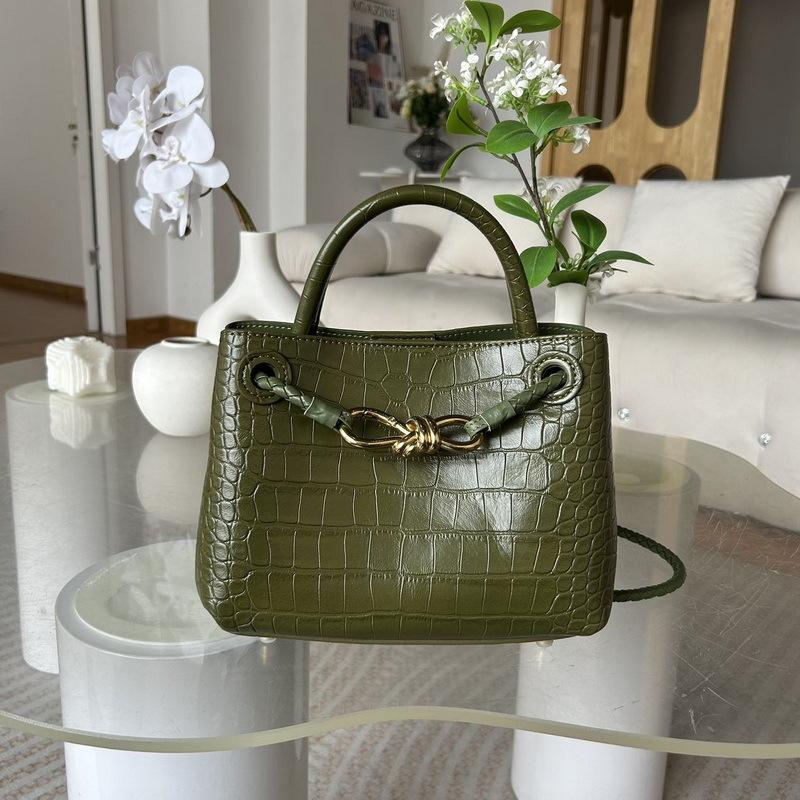 2026 New Leather Women's Bag Fashion Trendy Crocodile Pattern Stone Pattern Woven Butterfly Buckle Commuter Tote Small Bag Cross-border