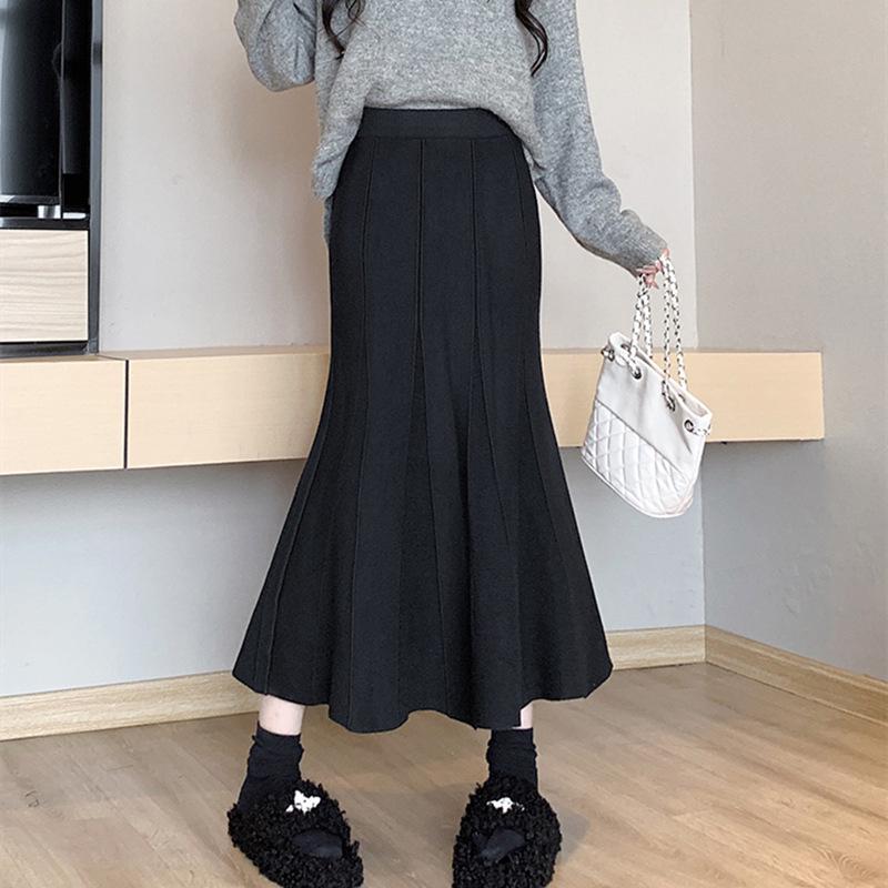 Solid Color Knitted Fishtail Skirt: Women's High-Waisted Slim A-line, Mid-Length for Autumn/Winter 2025