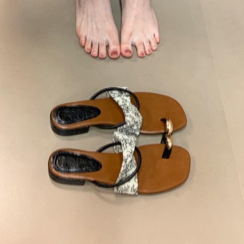 

Fashion temperament Metal buckle cover toe low heel cool slippers summer silver French flip-flops outer wear 40