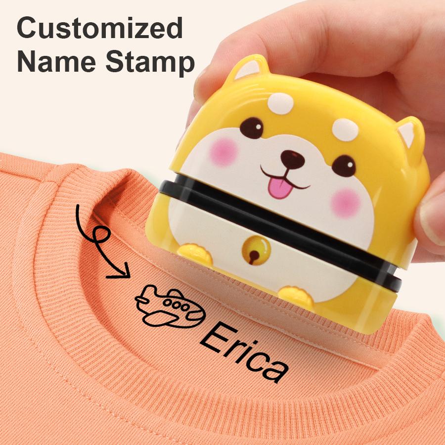 

Обеспечьте легкую и веселую идентификацию школьных принадлежностей с помощью водостойких именных штампов; персонализированный для одежды, обуви, сумок