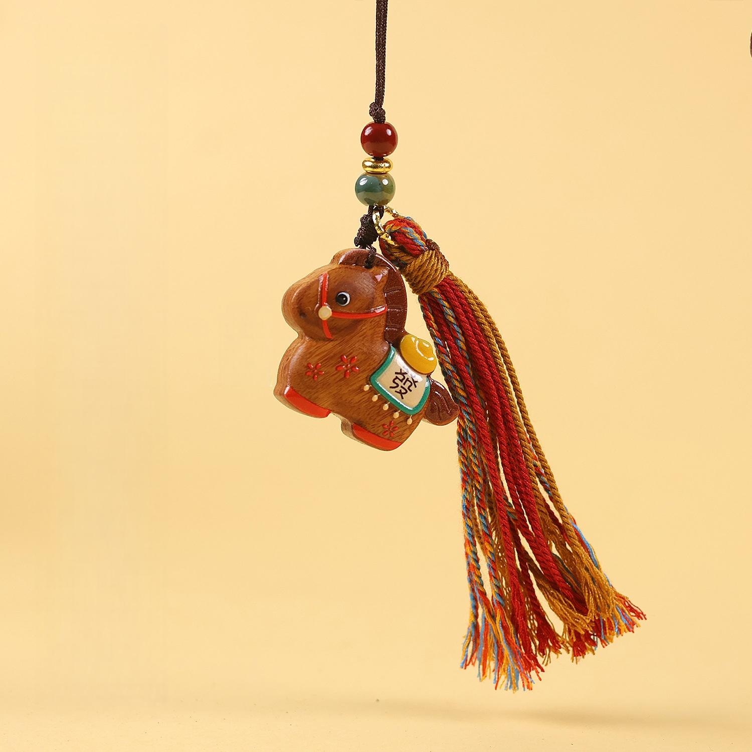 

Wooden Mascot Horse Keychain Cartoon Pony Phone Strap Pendant Backpack Hanging Decoration New Year Party Gift A4