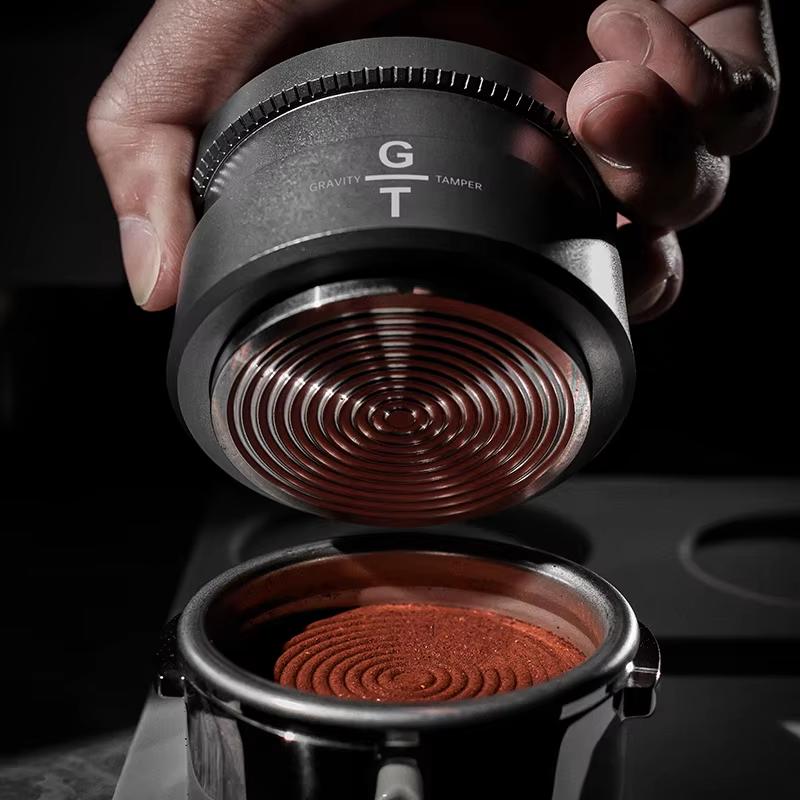 MUVNA Espresso tamper V2, pomalu se vracející kávový tamper s nerezovou vlnitou základnou pro portafiltry 51 mm / 53 mm / 58 mm