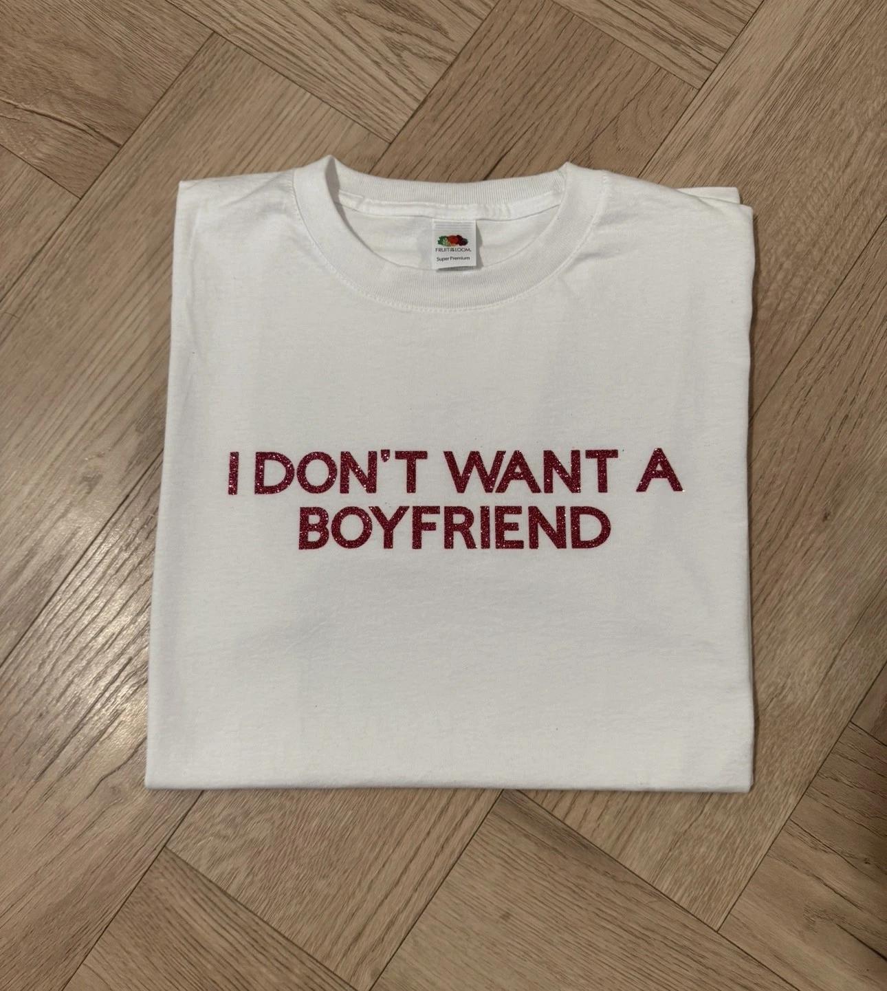 “I don’t want a Boyfriend” slogan T shirt - unofficial unisex oversized XS