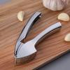Stainless Steel Garlic Crusher Ergonomic Handle Easy-Squeeze Garlic Press Manual Press Garlic for Easy Cleaning Garlic Mincer