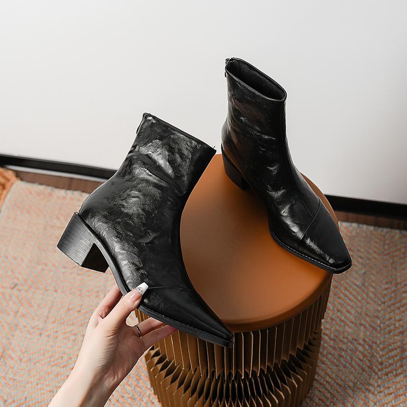 5083-3 autumn and winter fashionable pointed cowboy boots, design sense V-mouth soft leather thin Martin boots thick sole