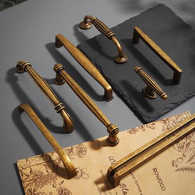Accessori e parti di mobili – Maniglie per porte