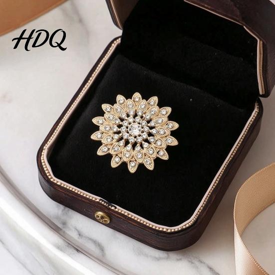 Sun Flower Jewelry Sparkling Rhinestone Sunflower Brooch Golden Plated Floral Lapel Pin Pin Dainty Clothing Accessory for Women Girls Fashion