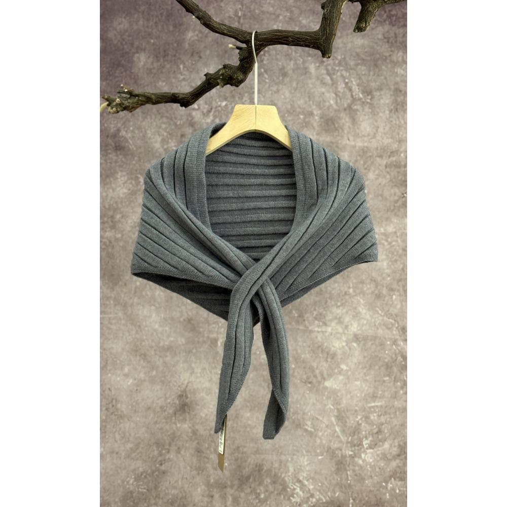 High-end Fashion Autumn and Winter Triangle Scarf Korean Version Knitted Scarf Shawl Women's Outdoor Warm Triangle Scarf Small Vest