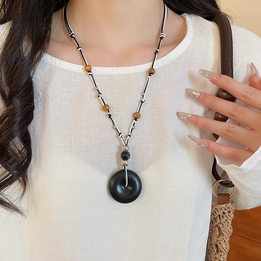 Wood chips irregular round square pendant necklace retro ethnic style collarbone chain design sense sweater chain women