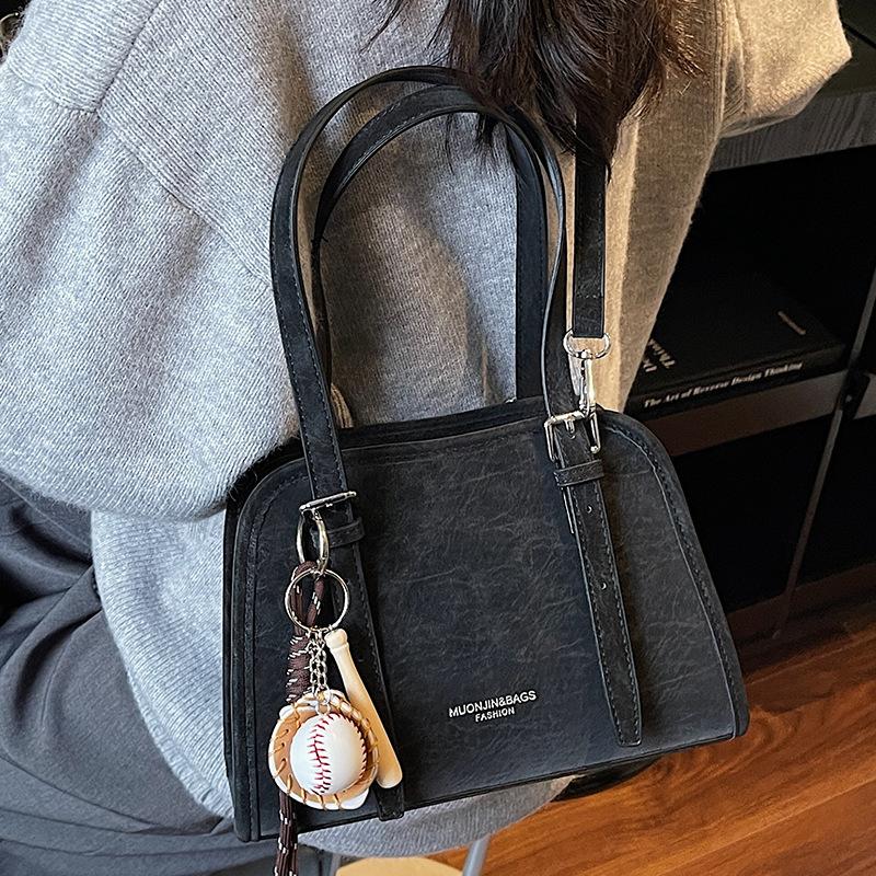Korean version of high-value niche shoulder bag 2025 autumn new solid color fashion trend glossy underarm handbag women