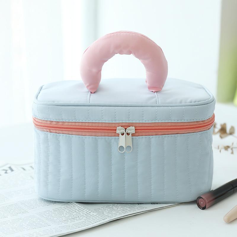 Quilted Vertical Pattern Solid Color Cosmetic Bag, Large Capacity, High-end Feeling, Cute Appearance, Gift Storage Bag, Starting from One Approval.