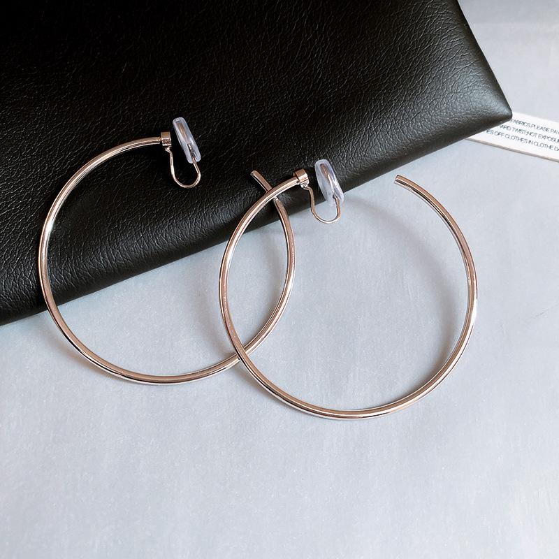 Round plain ring earclips, niche cold wind, personalized earrings, temperament earrings, light luxury
