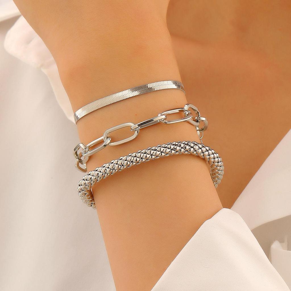 Conjunto de Pulseras de Aleación Dorada Estilo Étnico para Mujer - Colección de Pulseras Retro de Diez Piezas