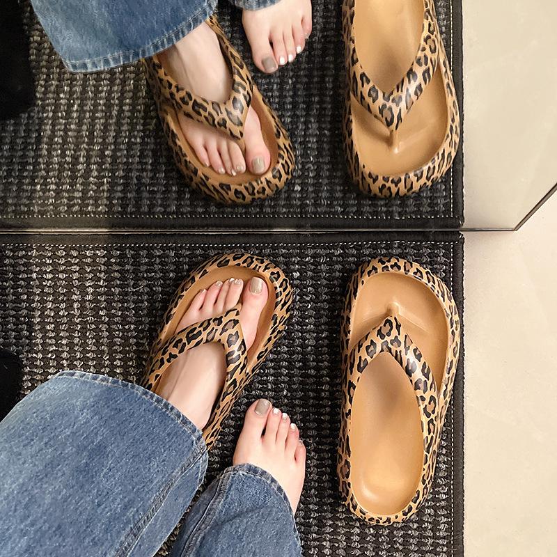Leopard print flip-flops wear new fashionable seaside beach non-slip thick bottom pinch feet cool slippers tide