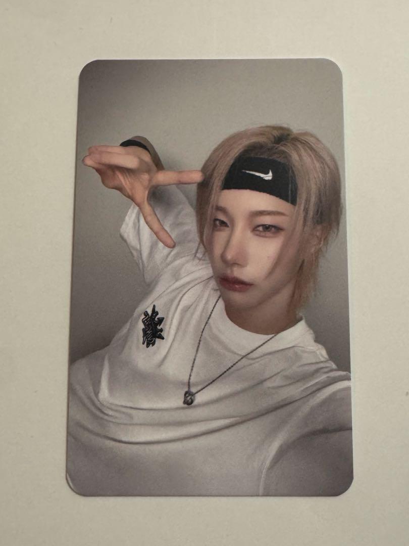 

[Б/У] XLOV JAPAN LIVE 2025 ЛЕТО Коллекционная карточка Louis