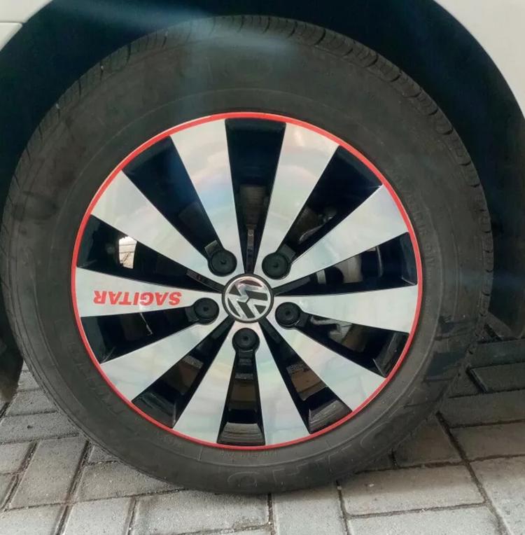 Naklejki na piasty kół Volkswagen Sagitar: Zmiana Koloru Galwanicznego, Ostrzeżenie, Ochrona przed Zarysowaniami
