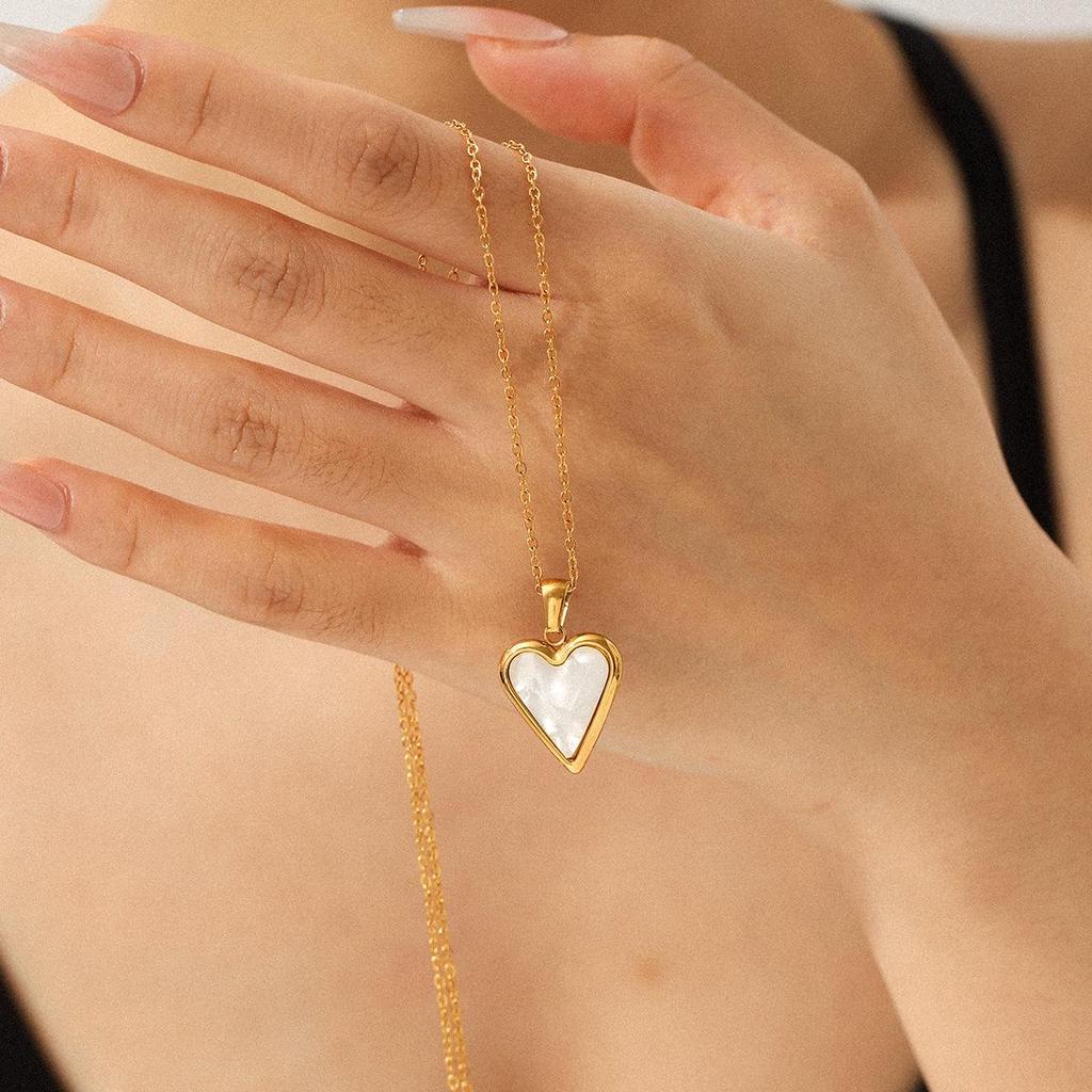European & American Love Heart Pendant Necklace - Stainless Steel, Simple Luxury Design with Shell Details for Women