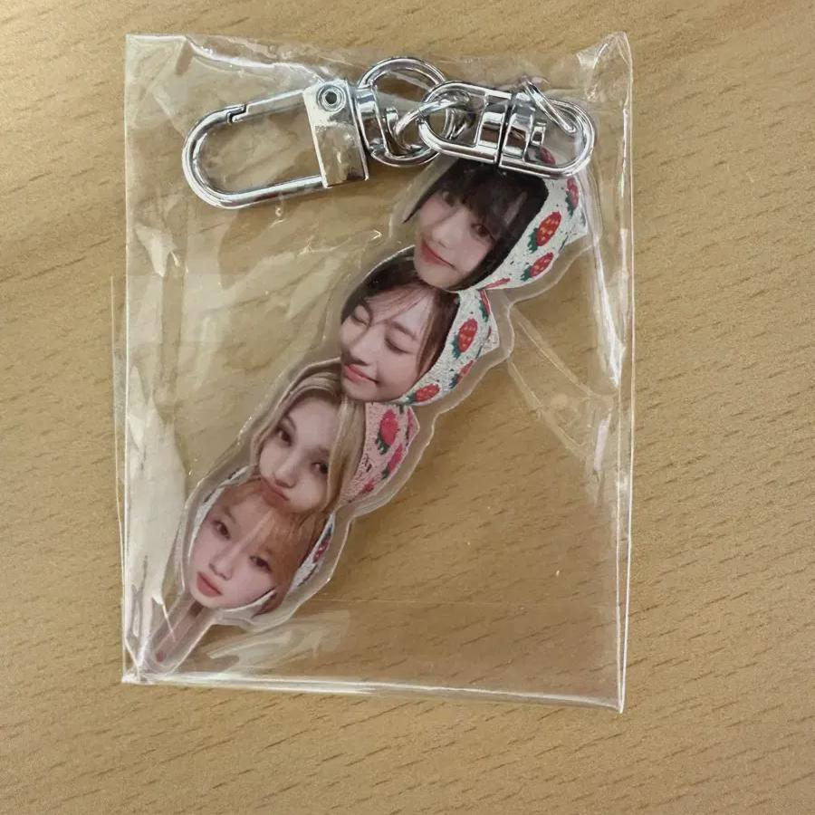 

Eunice Curious Offline Meeting Winner Pre-order Benefit Tanghulu Keyring Sealed