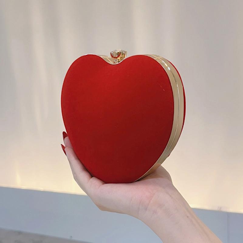 Nouveau Sac Cœur en Satin Élégant Polyvalent Porté à la Main Pochette de Soirée Mini Sac Bandoulière à Chaîne pour Fête Bal Mariage pour Femmes