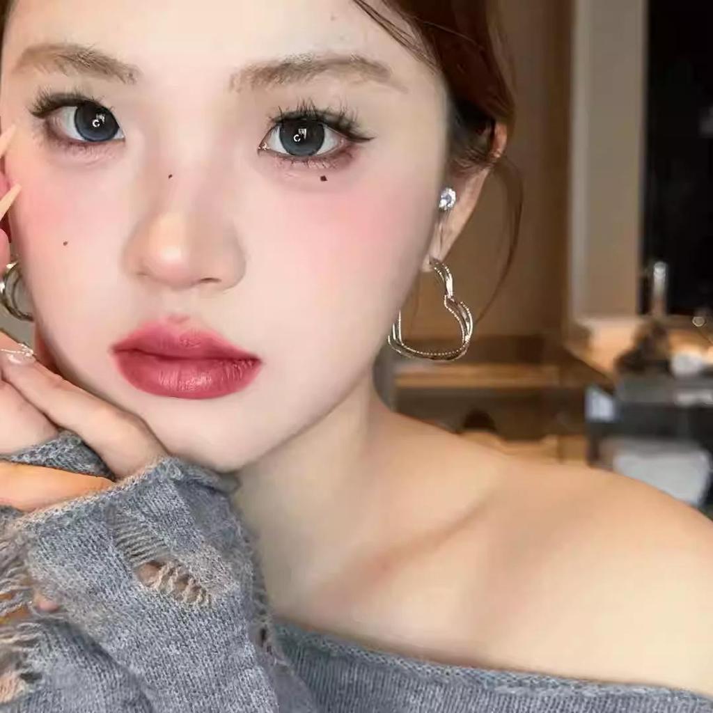 Chic Exaggerated Heart-Shaped Stud Earrings - Sweet, Cool Style with Unique, High-End Design
