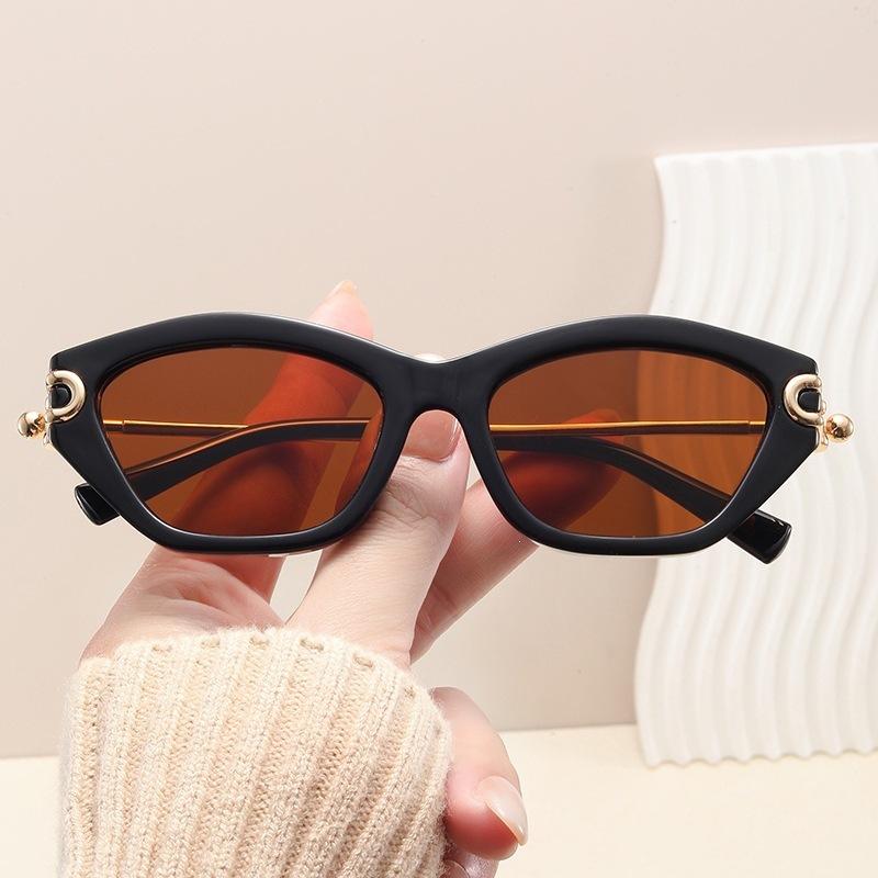 T's new cat eye sunglasses, big-name women's high-end European and American style personalized metal hollow fashion sunglasses