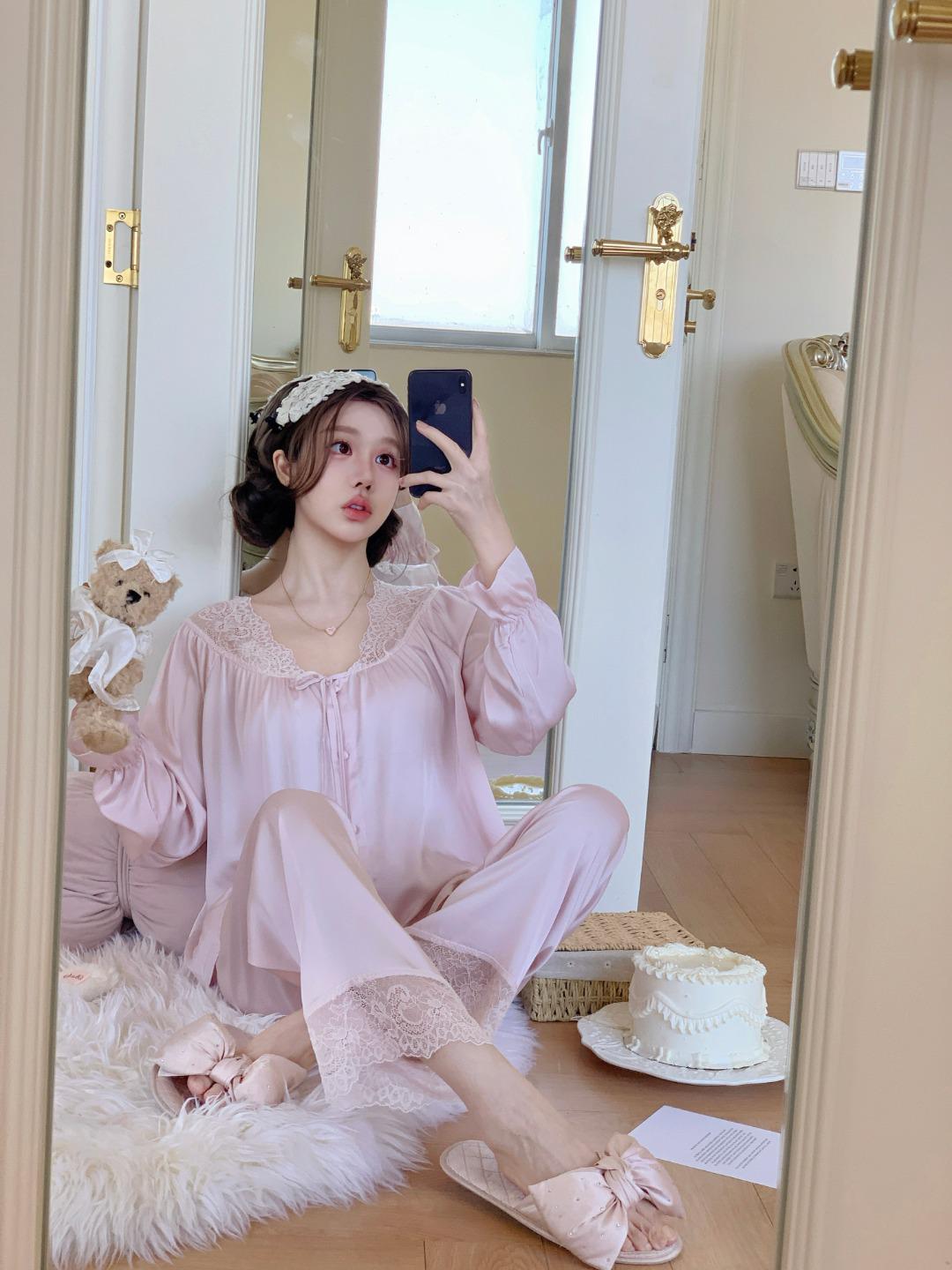 

2026 Spring Women s Gentle Style Pink Ice Silk Lace Trim Pajama Set XL рожевий