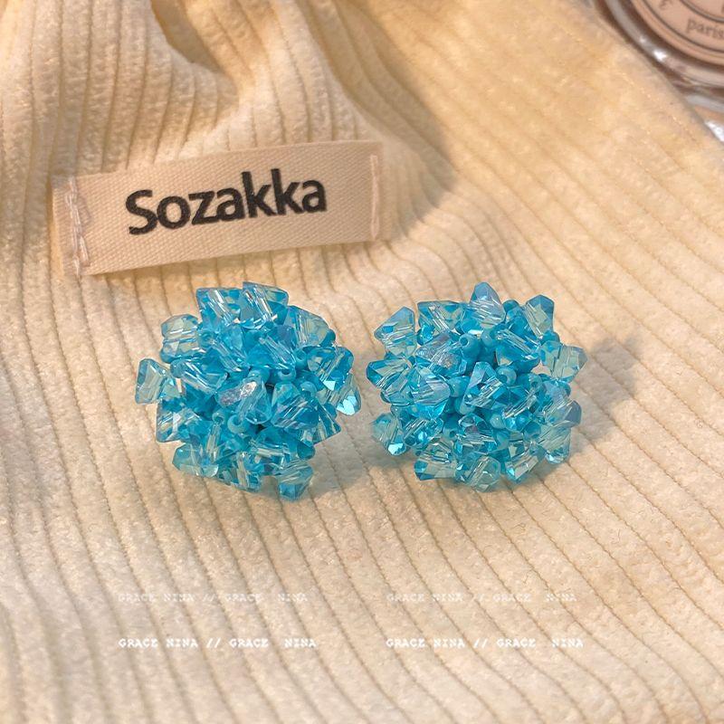 

Come with Cold White Leather! Blue Beaded Hydrangea Stud Earrings Women s Unique and Beautiful Vacation Style Earrings Knock White Earrings Blue Beaded Hydrangea Stud Earrings