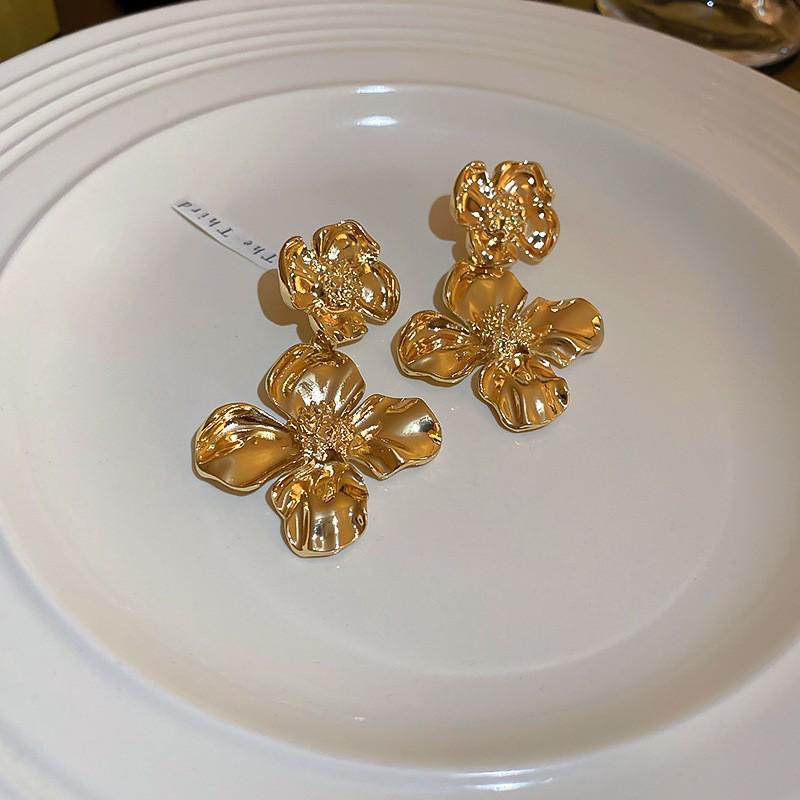 Elegant Vintage French Butterfly Flower Stud Earrings - High-End Fashion Accessories for Women