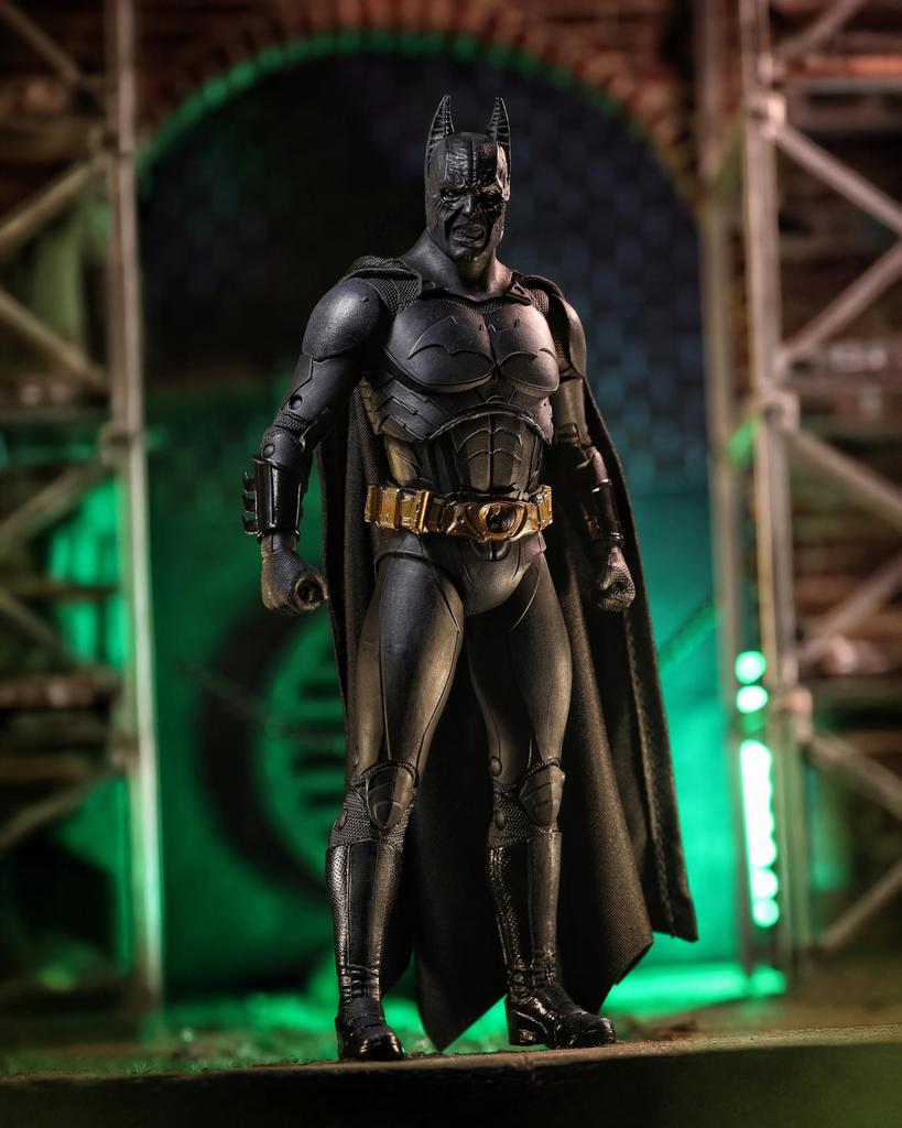McFarlane Batman Begins DC Multiverse Action Figure Batman 18cm (Gold Label)