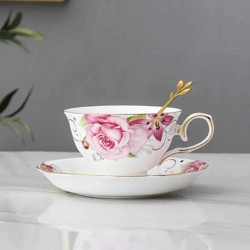 Ceramic Coffee Cup Saucer Spoon Set Flower Tea Cups Set European Porcelain Mug and Saucer for Coffee Cups Mugs Coffeeware Gift