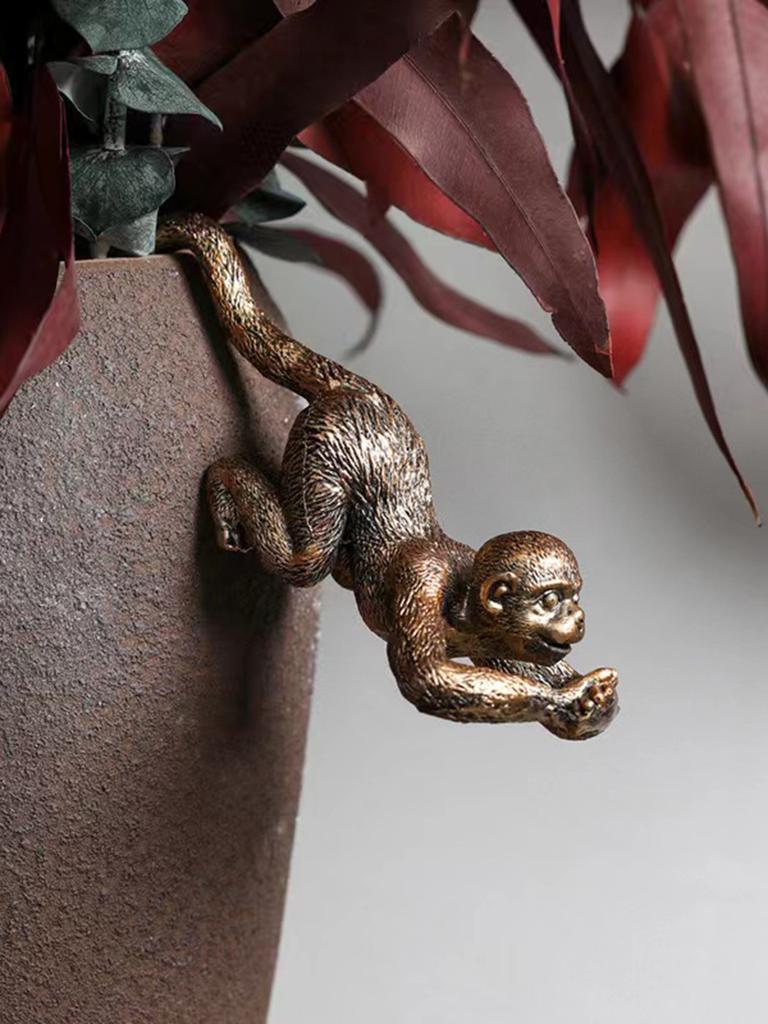 1Pc: Whimsical Monkey Resin Charming Flower Pot Creative Hanging Flower Pot Suitable for Home Balcony Garden Decoration