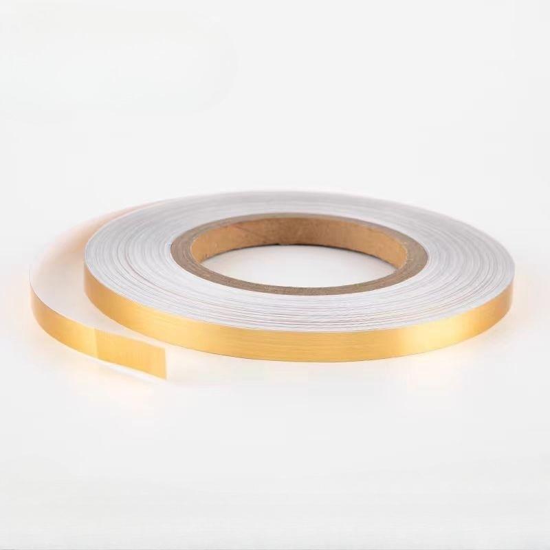 Goldener Silberner Bodenrand - 1 Rolle, 50m, Wasserdicht, Selbstklebend, Glamouröser Stil, Schimmerndes Finish, zur Heimdekoration