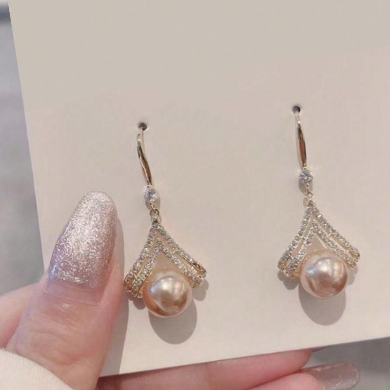 Fashionable and Minimalist Champagne Pearl Earrings with High-End Sense