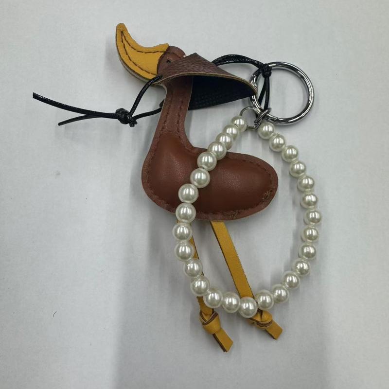 1Pcs Cute Leather Duck Keychain With Pearl Chain Cartoon Animal Bag Charm Pendant For Handbag Purse Decoration Women Gift