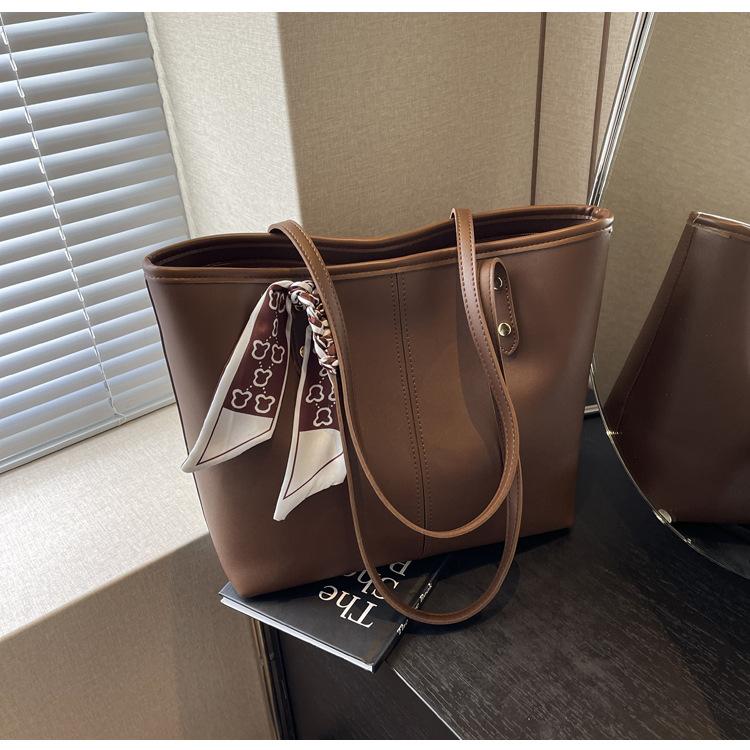 Versatile bag Women's tote bag Large capacity Four seasons shoulder bag Student class shoulder commuter bag
